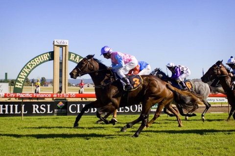 Hawkesbury Race Club - Lightning Ridge Tourism 0
