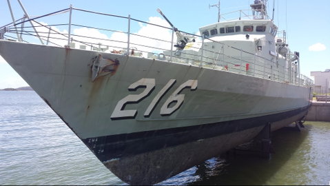 HMAS Gladstone - Lightning Ridge Tourism 0