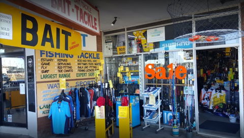 Lakes Entrance Angler - Lightning Ridge Tourism 0