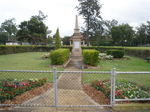 McConnell Park And Toogoolawah War Memorial - Lightning Ridge Tourism 0