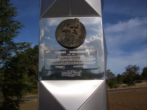 Tadeusz Kosciuszko Monument - Lightning Ridge Tourism 1