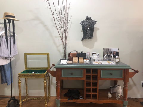 Ted And Olive Boutique - Lightning Ridge Tourism 1
