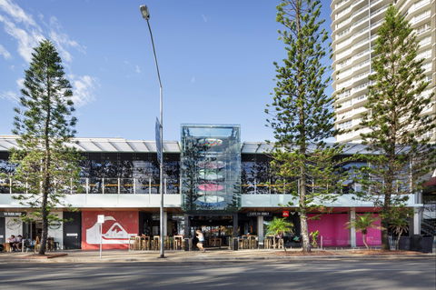 The Strand At Coolangatta - Lightning Ridge Tourism 0