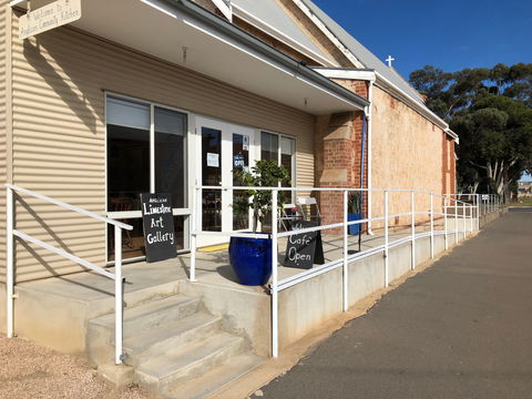 Anglican Community Cafe, Limestone Art Gallery & Cornish Garden - Lightning Ridge Tourism 1