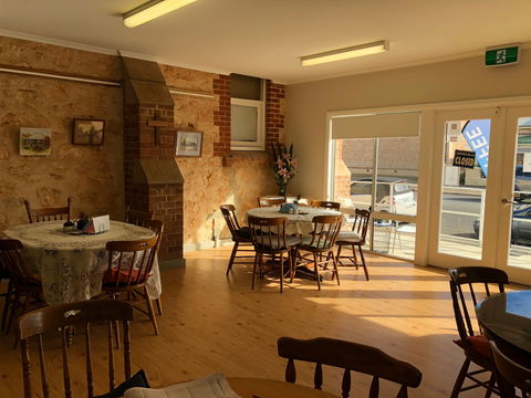 Anglican Community Cafe, Limestone Art Gallery & Cornish Garden - Lightning Ridge Tourism 2