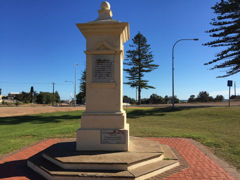 Bews Memorial, Wallaroo - Lightning Ridge Tourism 0