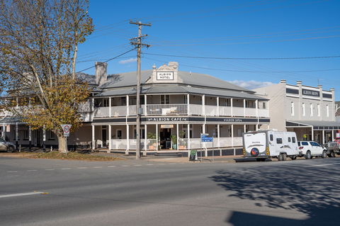 Braidwood - Lightning Ridge Tourism 1