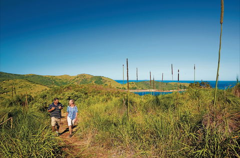 Bushwalking On Keswick Island - Lightning Ridge Tourism 0