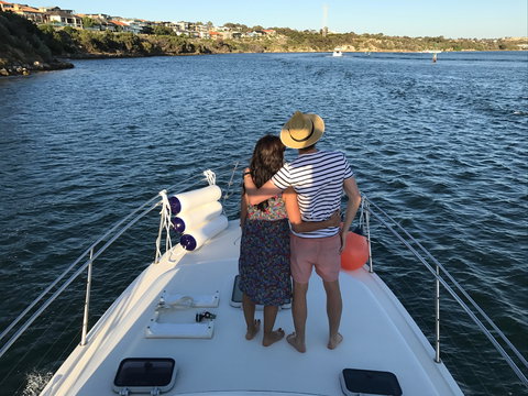 Cruising The  Swan River In At Sunset With Boutique Cruise - Lightning Ridge Tourism 2