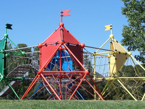 Fadden Pines Playground - Lightning Ridge Tourism 0