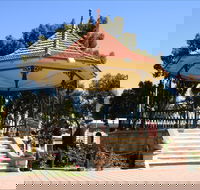 Gladstone Square - Lightning Ridge Tourism