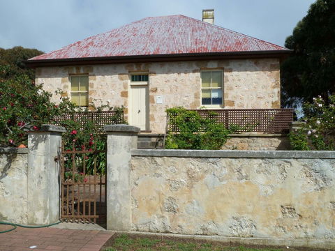 Hope Cottage National Trust Museum - Lightning Ridge Tourism 0
