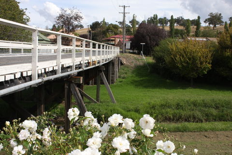 Kurt Fearnly Park - Lightning Ridge Tourism 2