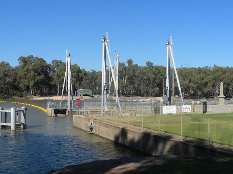 Lock 10 And Weir - Lightning Ridge Tourism 0