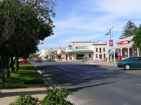 Minlaton - Lightning Ridge Tourism 0