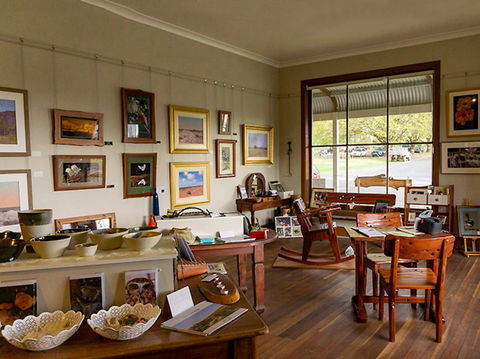 Olde Bridge Gallery - Lightning Ridge Tourism 0