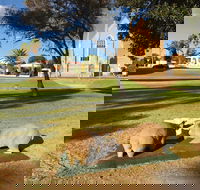 Queen Square Moonta - Lightning Ridge Tourism