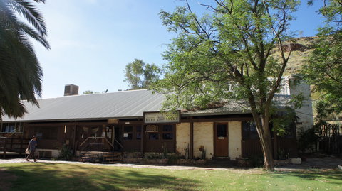 Ross River Homestead - Lightning Ridge Tourism 0