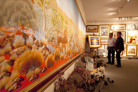 Silver City Mint And Art Centre - Lightning Ridge Tourism 1