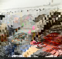 Sisters Under The Skin Local Art and Design Gallery Moree - Lightning Ridge Tourism