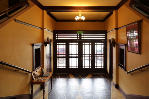 The Paragon Theatre - Lightning Ridge Tourism 1