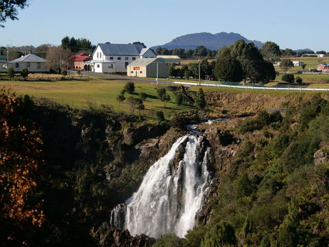 Waratah Falls - Lightning Ridge Tourism 0