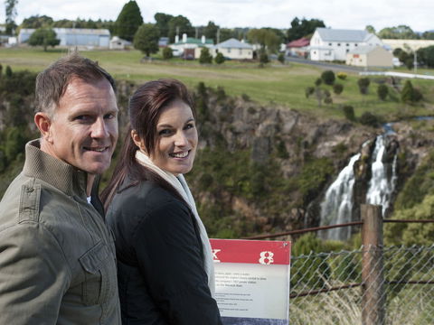 Waratah Falls - Lightning Ridge Tourism 1