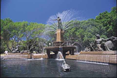 Archibald Fountain - Lightning Ridge Tourism 0
