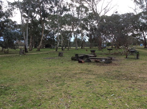 Black Cockatoo Bush Camp - Lightning Ridge Tourism 1