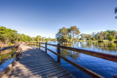 Centenary Lakes Park - Lightning Ridge Tourism 0