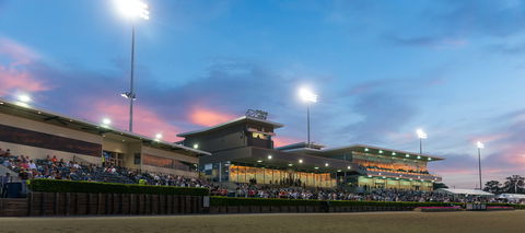 Club Menangle - Lightning Ridge Tourism 0