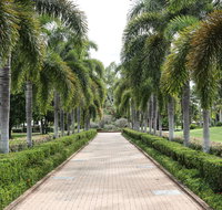 Dan Gleeson Memorial Gardens - Lightning Ridge Tourism