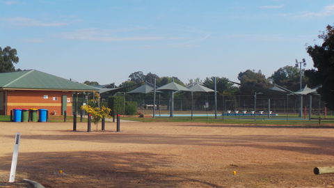 Howlong Swimming Pool - Lightning Ridge Tourism 0