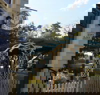 Boutique shopping and heritage buildings in Gladstone - Lightning Ridge Tourism