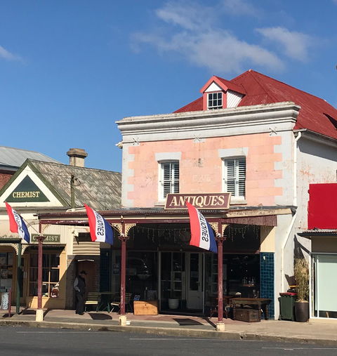 Braidwood Antiques - Lightning Ridge Tourism 0