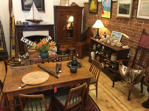 Braidwood Antiques - Lightning Ridge Tourism 1