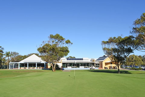 Hawks Nest Golf Club - Lightning Ridge Tourism 0
