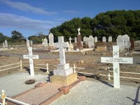 Historic Clan Ranald Shipwreck Graves - Lightning Ridge Tourism 0