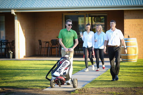 Howlong Golf Resort - Lightning Ridge Tourism 1