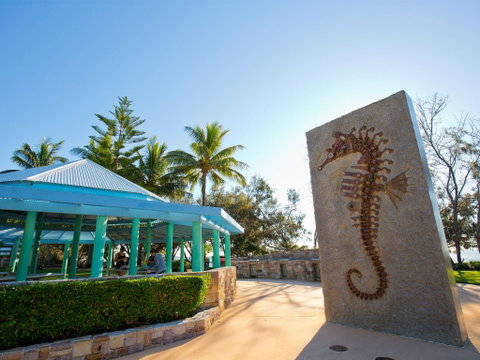 Millennium Esplanade And Tannum Sands Beach - Lightning Ridge Tourism 1