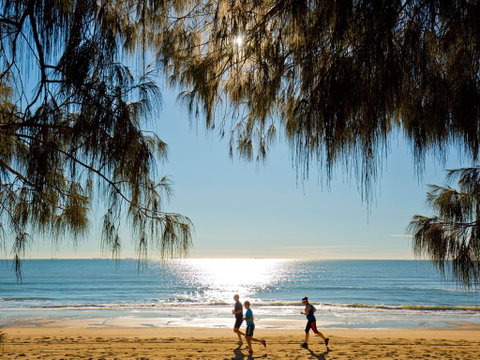 Millennium Esplanade And Tannum Sands Beach - Lightning Ridge Tourism 2