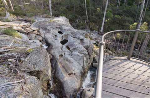 Myanba Gorge Lookout - Lightning Ridge Tourism 0