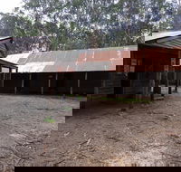 Razorback Hut - Lightning Ridge Tourism