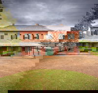 Rouse Hill Estate - Lightning Ridge Tourism