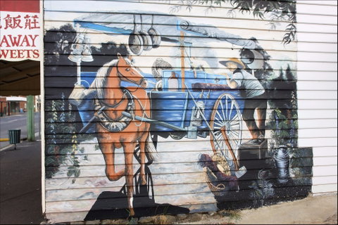Sheffield: Town Of Murals - Lightning Ridge Tourism 0
