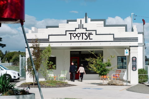Tootsie Art And Design - Lightning Ridge Tourism 0