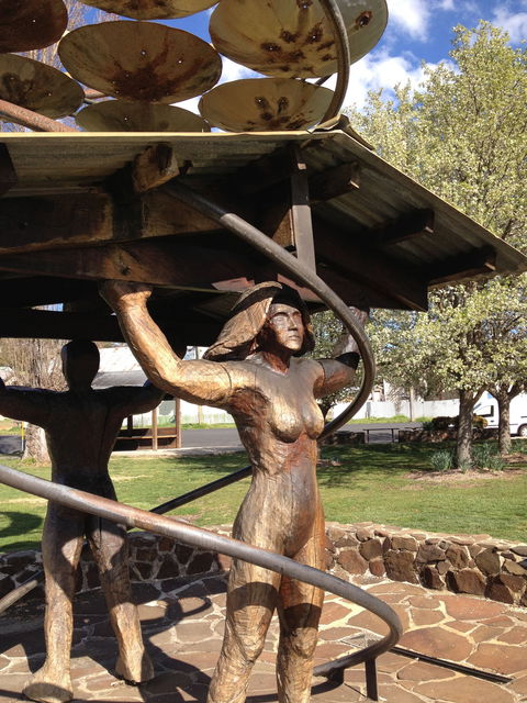 Walcha Open Air Gallery - Lightning Ridge Tourism 0
