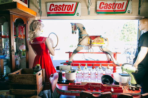 Arts, Vintage And Retro Trail - Lightning Ridge Tourism 1