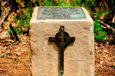 Avro Anson A4-4 Memorial - Lightning Ridge Tourism 0