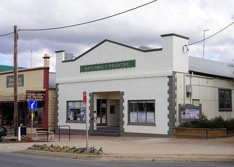 Braidwood Visitors Information Centre At The Theatre - Lightning Ridge Tourism 0